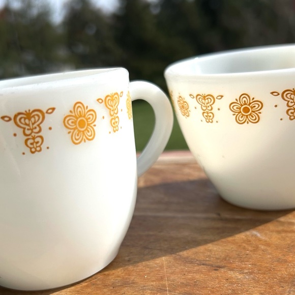 Vintage Corning Pyrex Butterfly Gold Creamer & Open Sugar Milk Glass - Picture 5 of 6